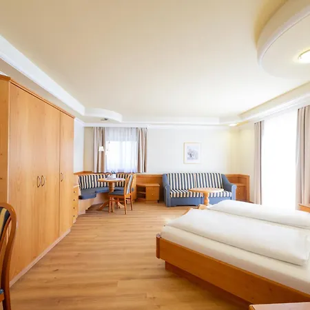 Garni Luziafeld Hof Bed & Breakfast